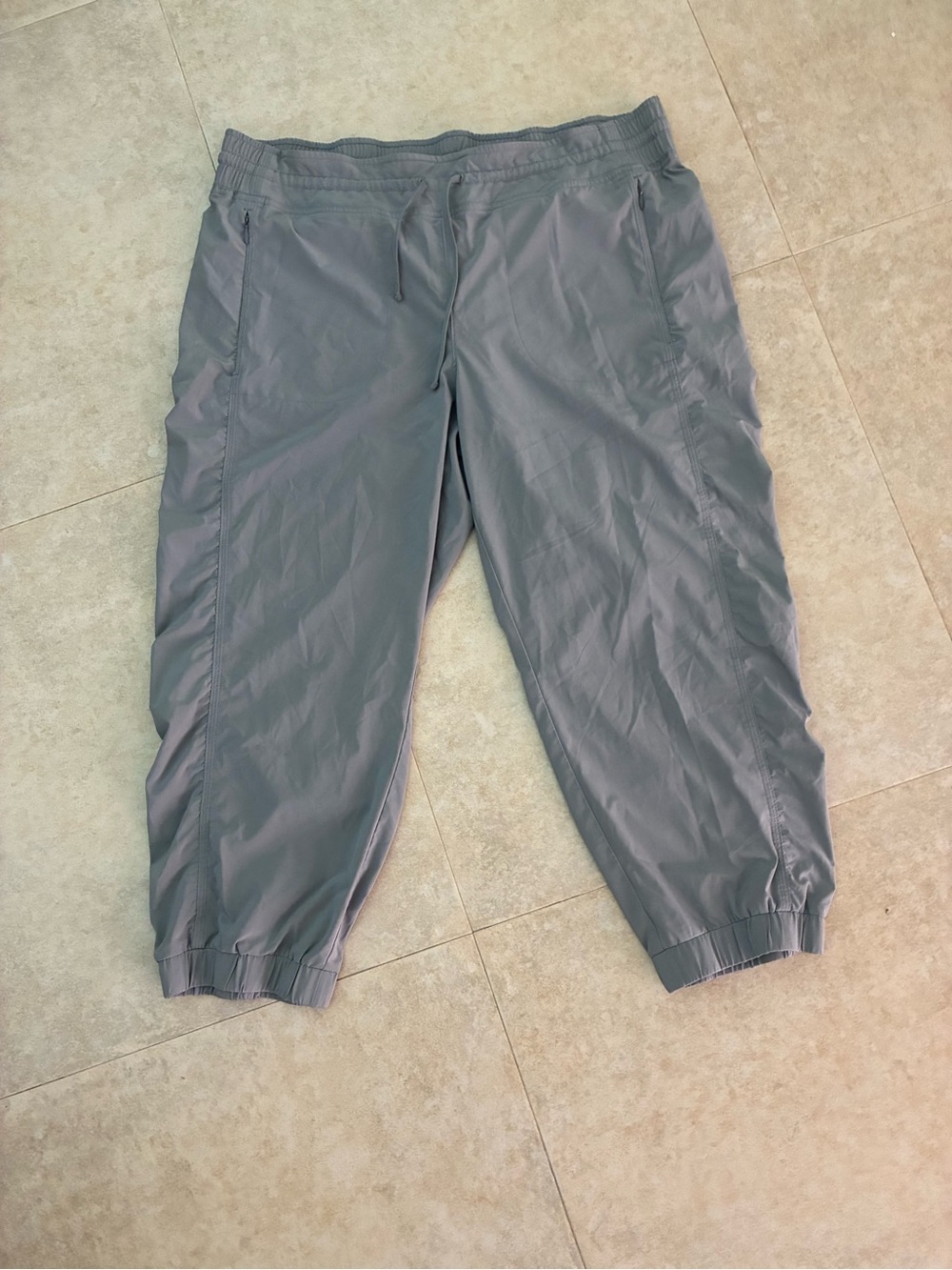 Athleta Gray Capri Performance Joggers Gray Size 16 Zippered Pockets (4)